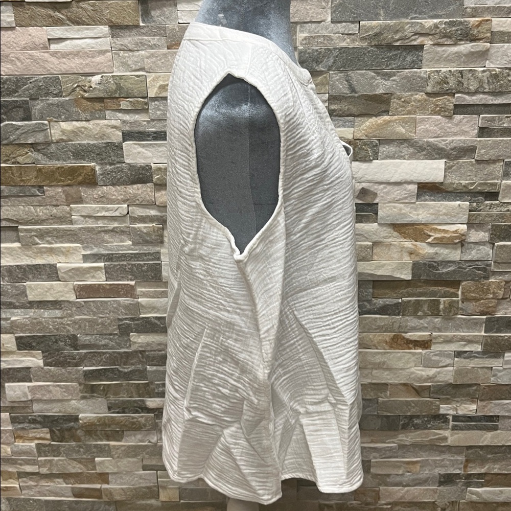 New Time & Tru Sleeveless Textured White Blouse - Picture 6 of 8
